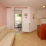 Alex Konukevi 3*