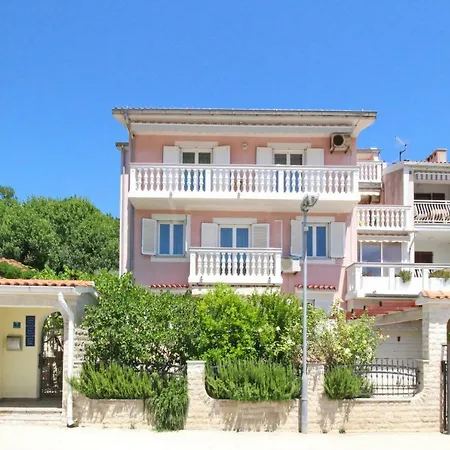 Alex 3* Baška