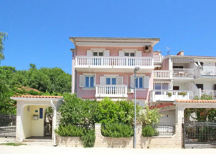 Alex 3* Baška